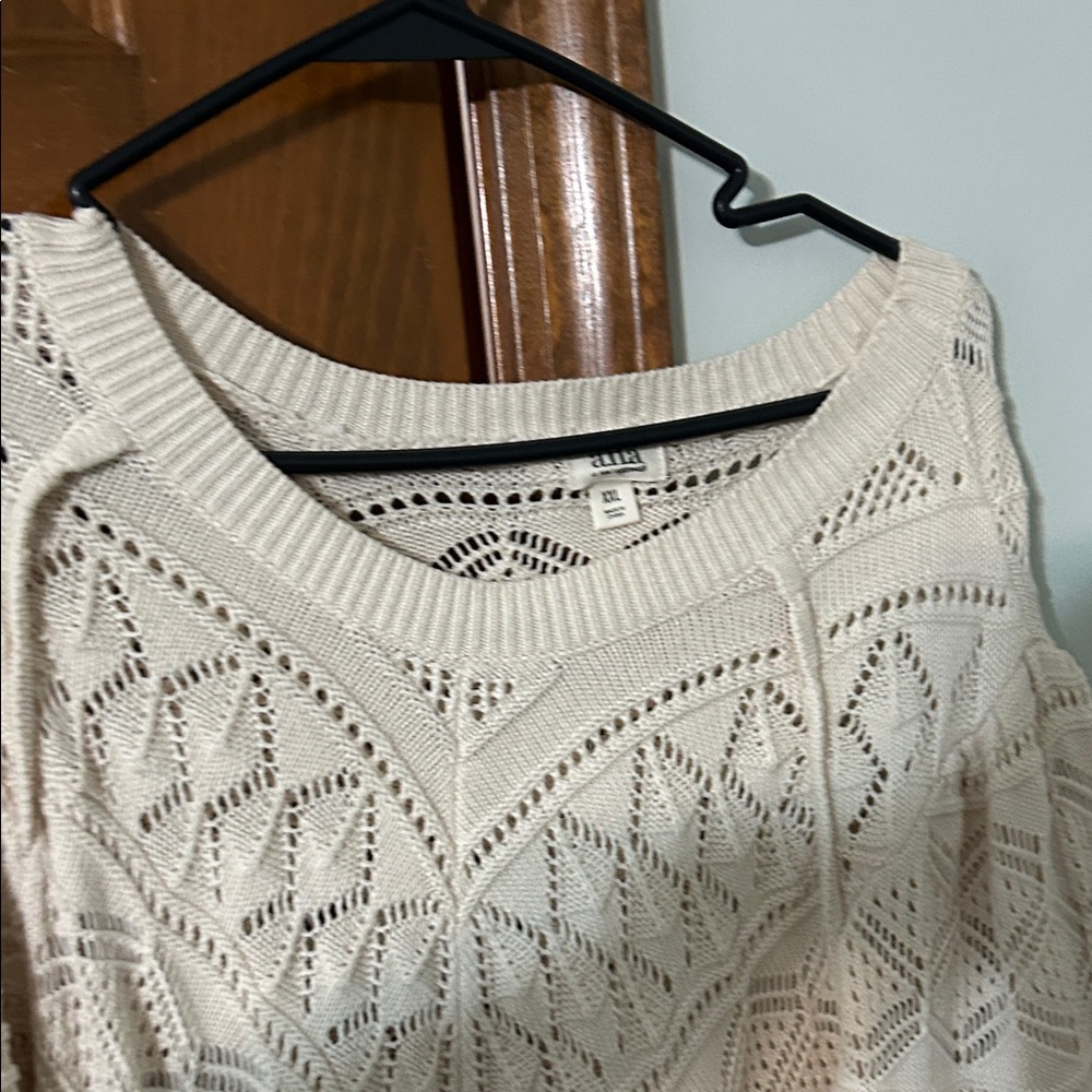 a.n.a Cream Textured Knit Sweater 22 in armpit to armpit and 28 in long. Nice - Picture 4 of 16